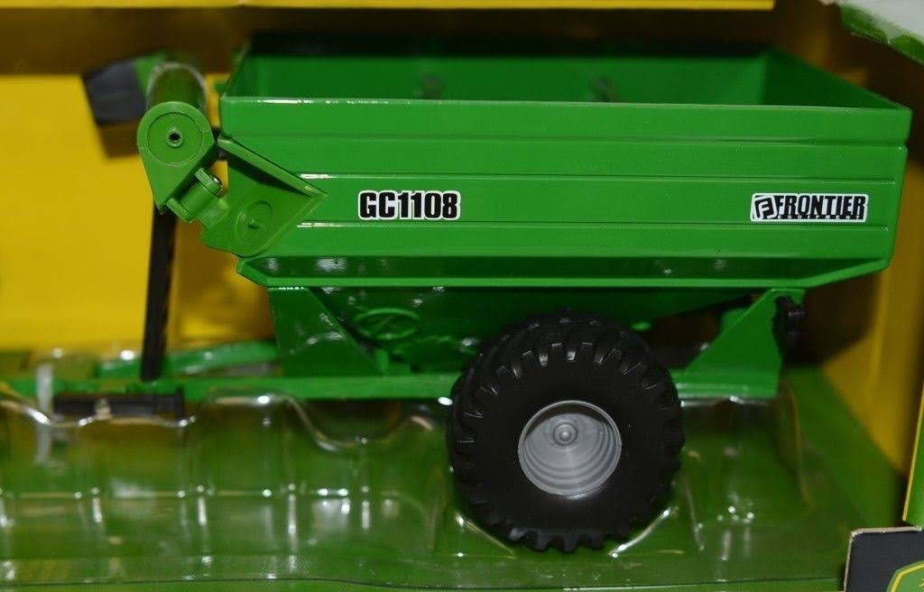 1:32 Scale Tractor with Grain Cart T32248