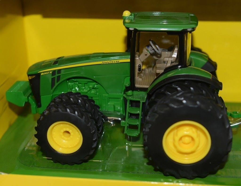 1:32 Scale Tractor with Grain Cart T32248