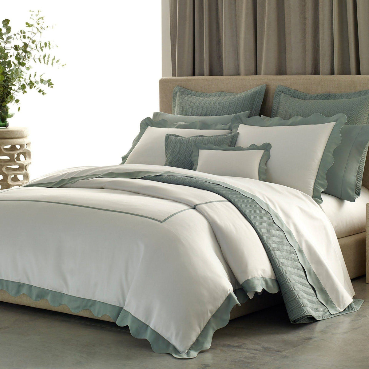 White Queen Fitted Sheet F4907