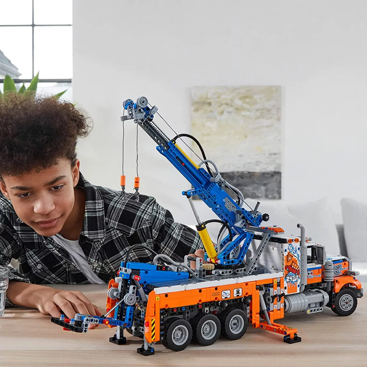 Heavy-Duty Tow Truck with Crane P4272