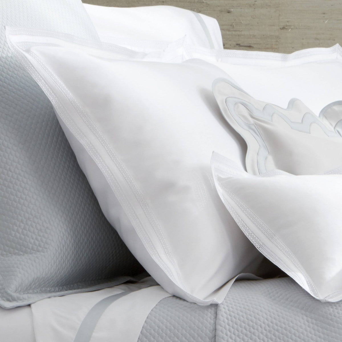 White Queen Fitted Sheet F4907