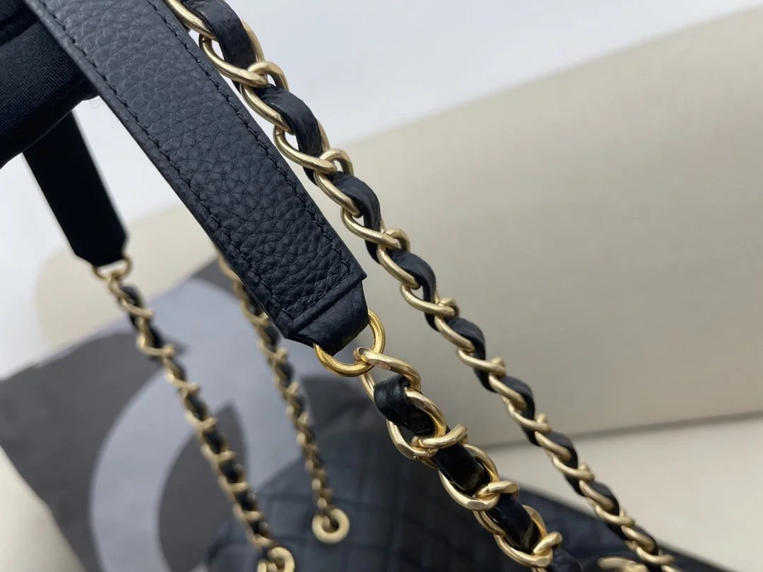 Black Luggage R62563